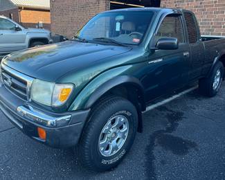 1999 TOYOTA TACOMA SR-5 WITH 160,035 MILES 4WD
