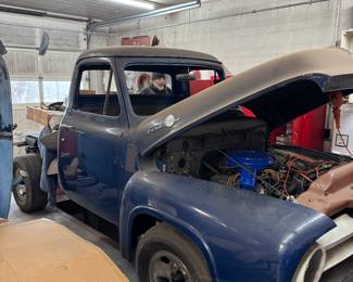 1955 FORD PICK UP HAS LOTS OF EXTRA PARTS AND READY TO BE FINISHED. GOOD SOLID TRUCK