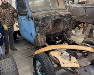1949 CHEVY TRUCK, READY FOR RESTORATION, HAS MOST PARTS TO RESTORE