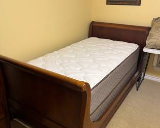 Twin sleigh bed (2 of 2)