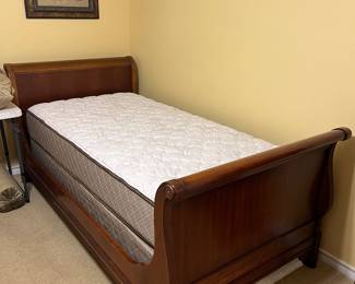 Twin sleigh bed (1 of 2)