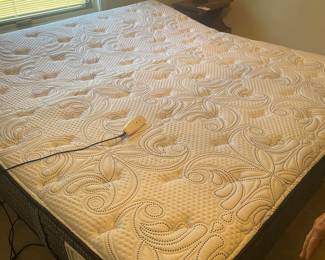 Adjustable king bed. Works great , Excellent mattress $600