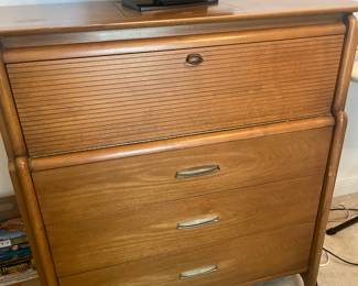 more drawers under top panel. $200