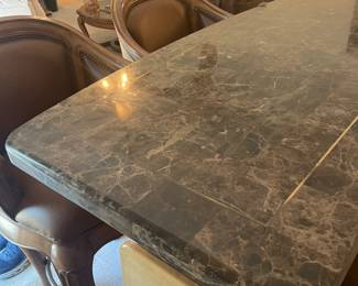 Bar with 2 bar stools $500 Excellent condition 