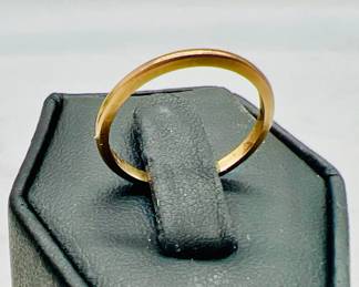 Classic 10K Gold Wedding Ring Jewelry Size 5.75