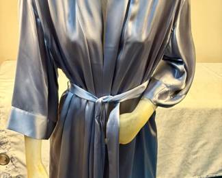 100% Silk Descscamps Robe Small