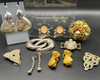 Vintage Jewelry & Scarf Clips