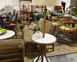 Fabulous vintage living room set in beautiful condition - Ratan / bamboo 5 pieces