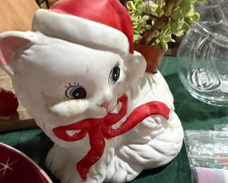 Christmas kitten with plant