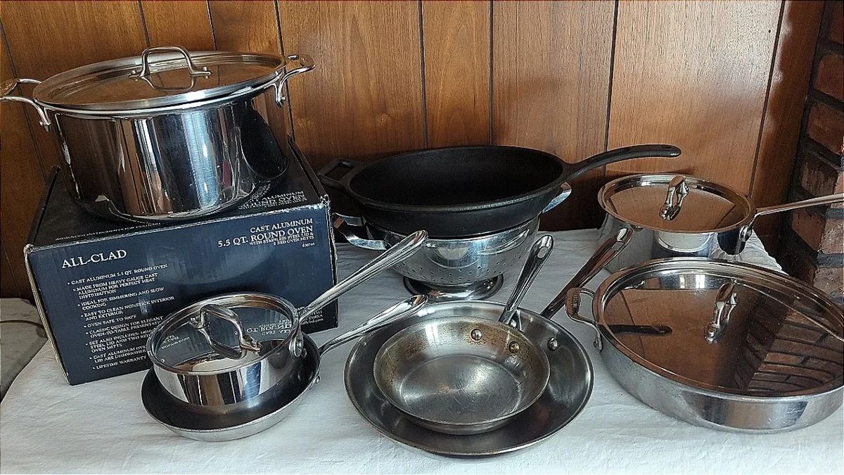 01 AllClad and Lodge Cookware