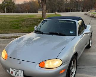 Pre selling 2000 Mazda Miata MX5
85574 original miles. New top, New seats, New clutch.