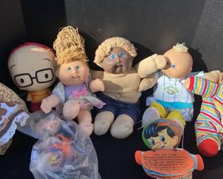 Cabbage Patch Dolls And Couple Other Dolls