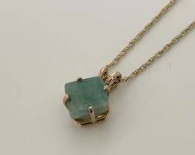 14K Gold with Jade Stone Pendant Necklace - 18" (1.4 Grams)