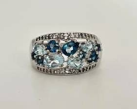 Sterling Silver with Faceted Blue Stones Ring - Size 10 1/4 (6.3 Grams)