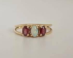Vintage 14K Gold with Amethyst & Opal Stones Ring - Size 9 1/4 (2.8 Grams)
