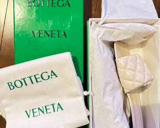 Never been worn Bottega Veneta cream colored slides sz 39