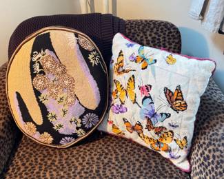 lots of beautiful vintage pillows