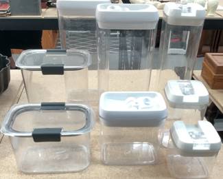 8 Assortment Of Sizes Of Pantry Food Storage Containers