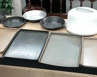 16 Piece Assorted Collection of Bakeware