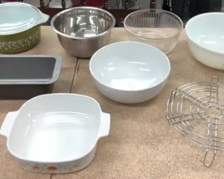 8 Piece Assotmrnt of Kitchen Bowls