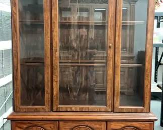China Cabinet With Glass Display Doors