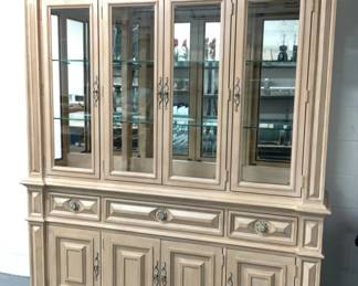 Thomasville Buffet China Hutch 