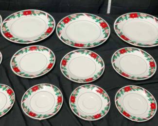 Deck The Halls 16 Piece Fine China Set