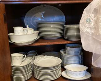 Noritake Iverness Dinnerware Set