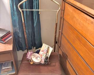 Pearl Wick MCM Brass & Brown Leather Butler Chair/Suit Rack