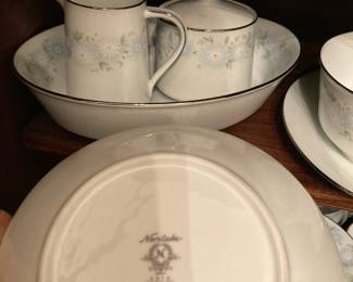 Noritake Iverness Dinnerware Set