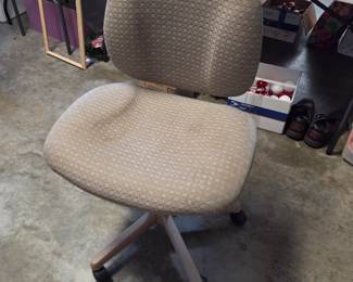 #165	Padded Swivel  Chair	 $25.00 
