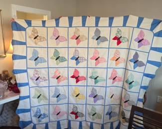 #130	Hand-applique Butterfly Vintage Quilt Top w/binding - 84x74	 $60.00 
