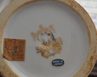 #37	Ceramic Ginger Jar w/wood Base - 12" Tall	 $30.00 
