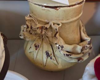 #120	Leona Italia Ceramic Distressed Cookie Jar w/lid	 $30.00 
