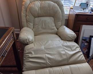 #13	Lazy-Boy Cream leather Recliner w/continuous Seat - Manual Pull - 18" Seat Width	 $200.00 
