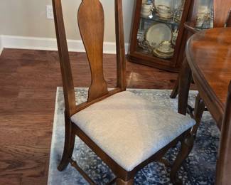 #44	Wood Dining Table w/1 leaf and 6 Chairs (2 captains Chairs) w/pads (possibly Ethan Allen) - 65-101x44x29	 $275.00 
