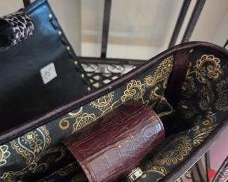 #106	Classic Brighton Straw Purse w/leather strap	 $25.00 
