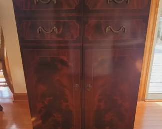 "Woodside Cypress Lane" in Aiken, SC Starts Closing Wed 12/17 at 8pm. Pickup is Fri 12/19 from 12-6pm.  Please click here to view more photos, descriptions, and current bids:  https://ctbids.com/estate-sale/40979