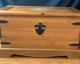 "Woodside Cypress Lane" in Aiken, SC Starts Closing Wed 12/17 at 8pm. Pickup is Fri 12/19 from 12-6pm.  Please click here to view more photos, descriptions, and current bids:  https://ctbids.com/estate-sale/40979