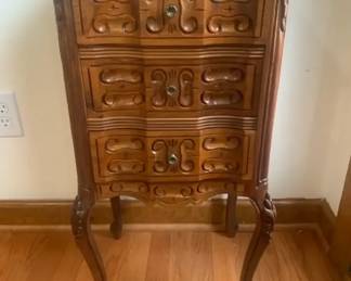 "Woodside Cypress Lane" in Aiken, SC Starts Closing Wed 12/17 at 8pm. Pickup is Fri 12/19 from 12-6pm.  Please click here to view more photos, descriptions, and current bids:  https://ctbids.com/estate-sale/40979