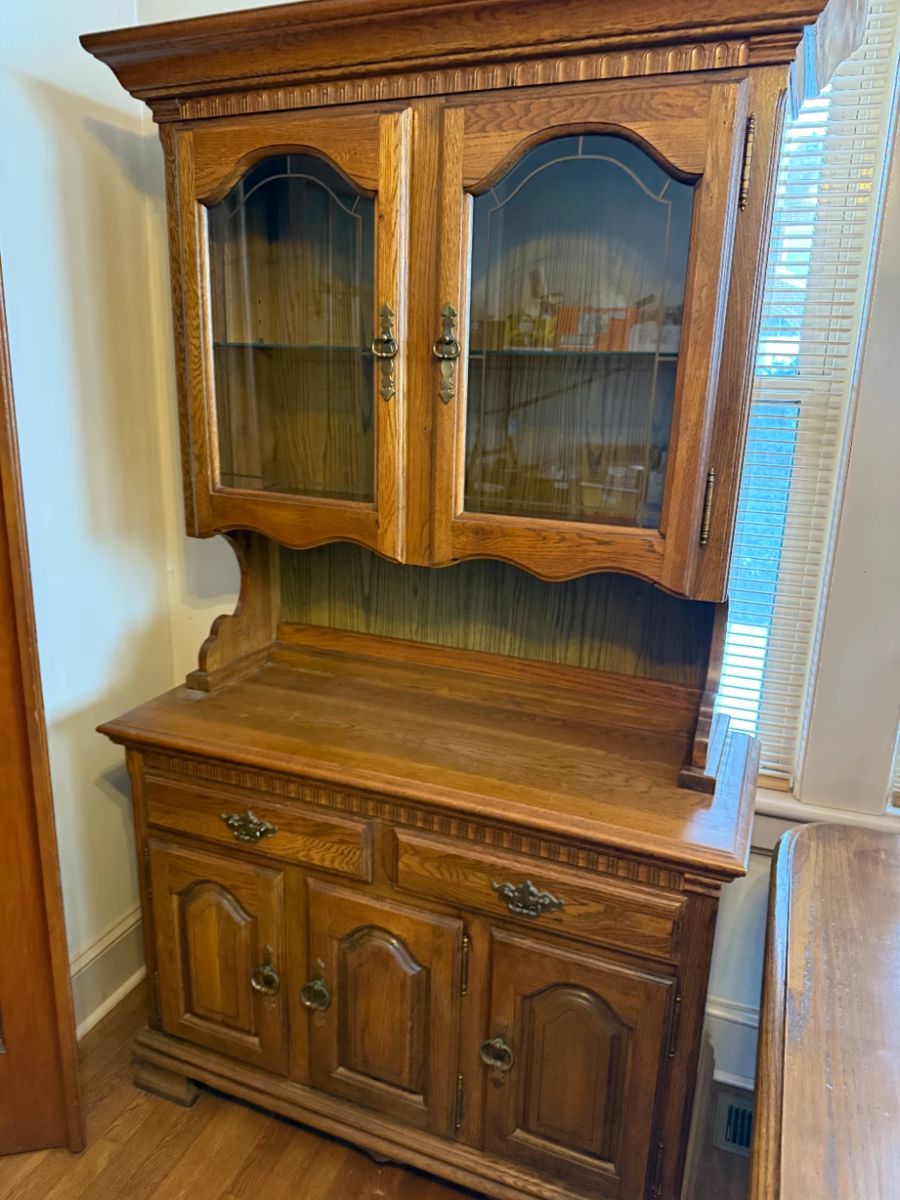 Matching Kincaide oak china hutch. Excellent condition!