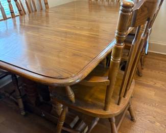Kincaide table, two leaves and six chairs. Excellent condition!