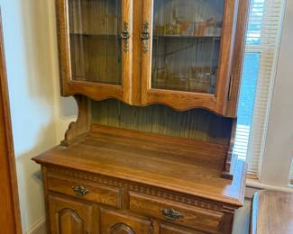 Matching Kincaide oak china hutch. Excellent condition!