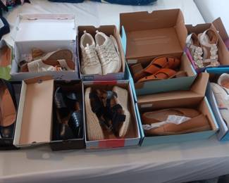 Ladies shoes size 10-11