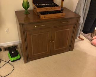 Extendable Bassett Buffet Table