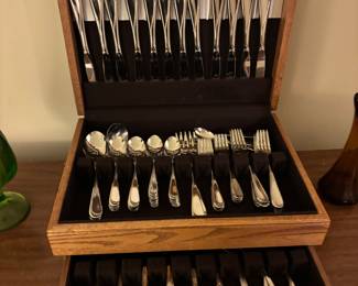 Oneida Dinner Ware Set