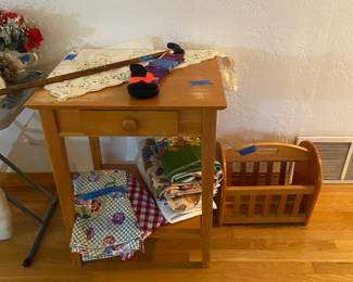Side table, table cover, magazine rack, tablecloths.