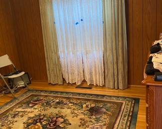 10 x 10’ beautiful rug.