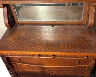 070 Cocktail Dresser