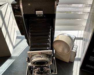 Polaroid pathfinder model 110B with flash, untested.